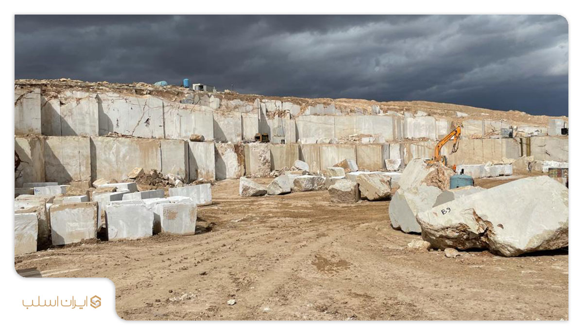 معدن سنگ کرم پرطاووسی یزد